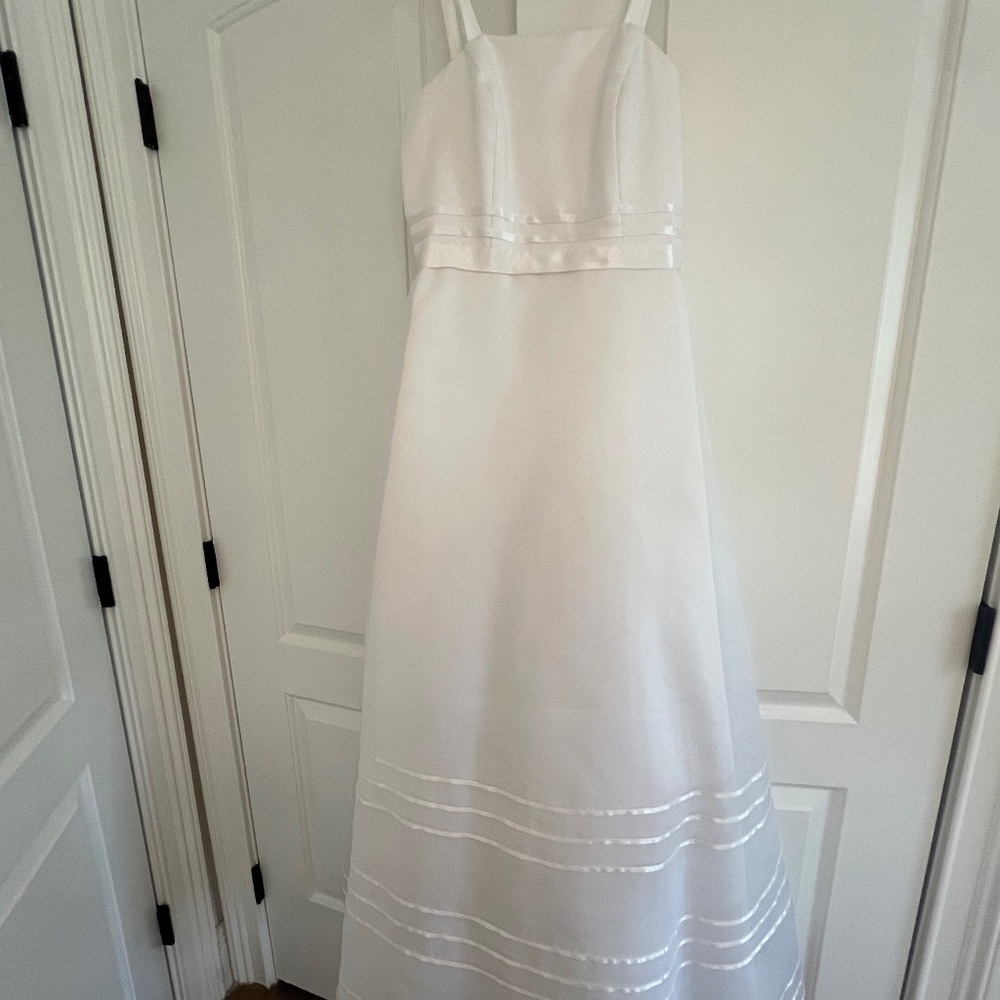 Beautiful and Simple Gown from David’s Bridal Size 6P